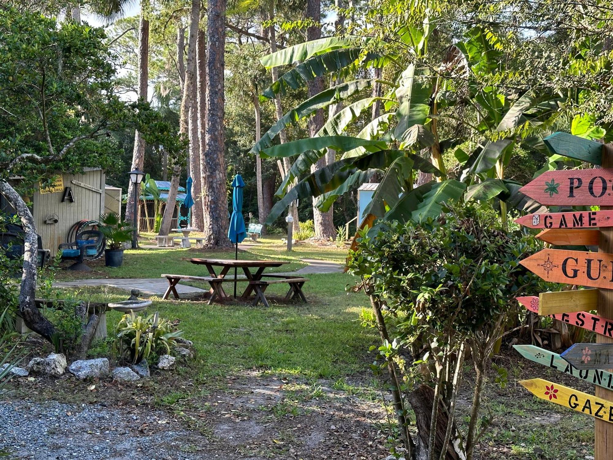 Nature Coast Inn & Cottages Inglis ภายนอก รูปภาพ